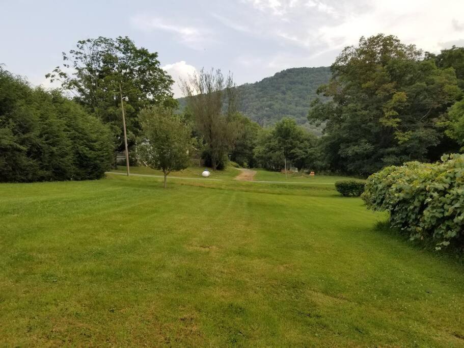 Basecampwv-Durbin. Spacious 4 Bedroom House W/Yard ภายนอก รูปภาพ