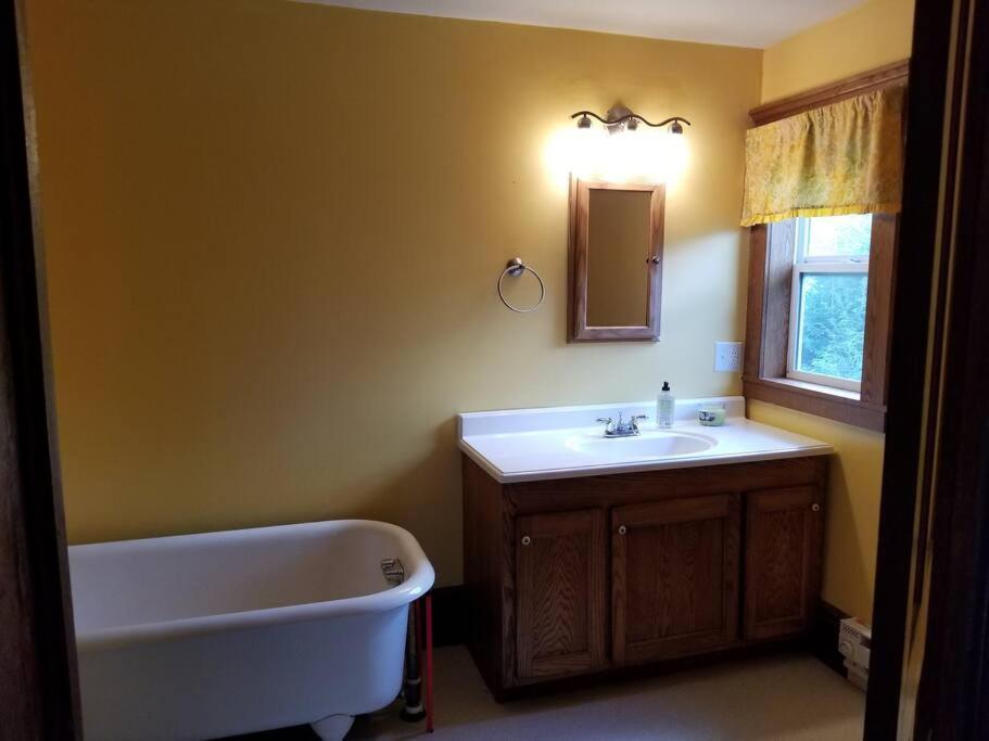 Basecampwv-Durbin. Spacious 4 Bedroom House W/Yard ภายนอก รูปภาพ